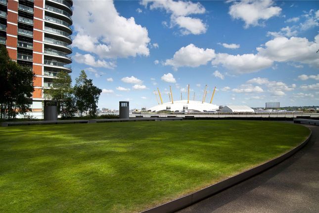 Flat to rent in New Providence Wharf, 1 Fairmont Avenue, London