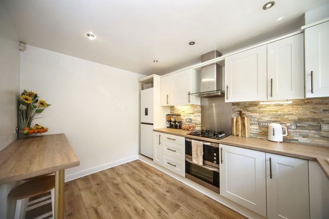 4 Appleton Grove, Wigan photo 4