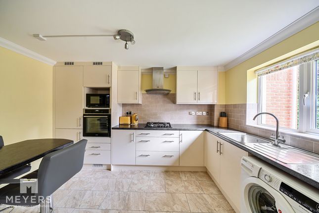 Flat F2 The Club House, 17, Aldridge Road, Ferndown photo 4
