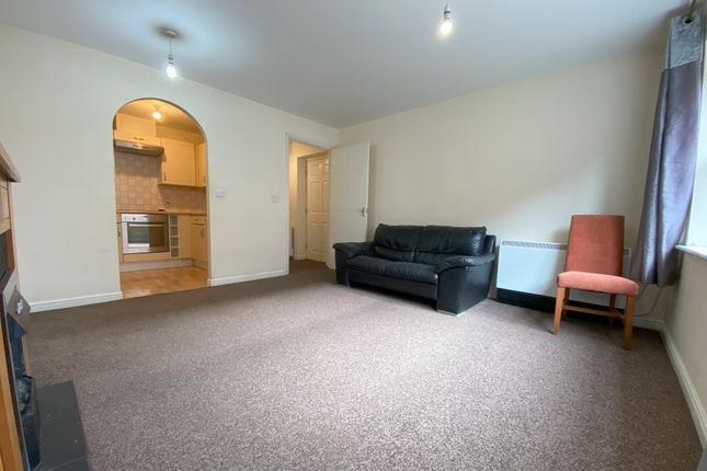12 Headington Place, Mill Street, Slough photo 2