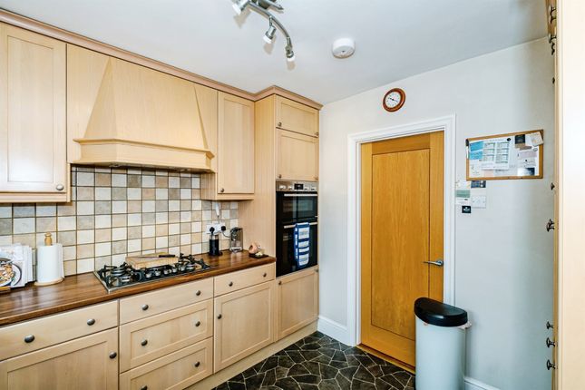 5, Hurston Close, Worthing photo 4