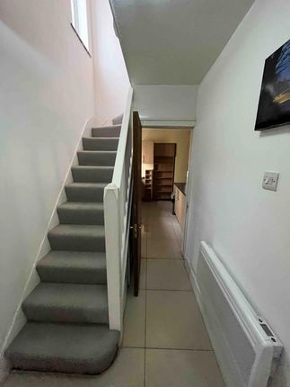 Detached house to rent in Derwent Drive, Hayes