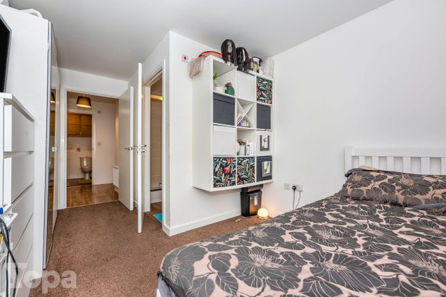 9, Cloud Close, Dartford photo 3