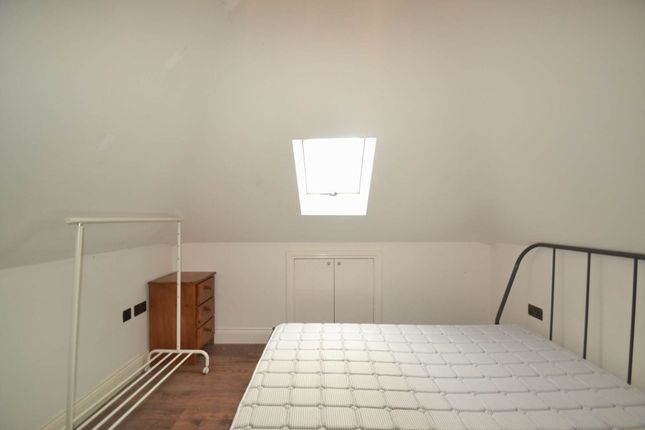 80, The Ridings, London photo 4