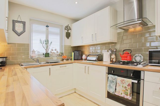9, Ash Drive, Hull photo 3
