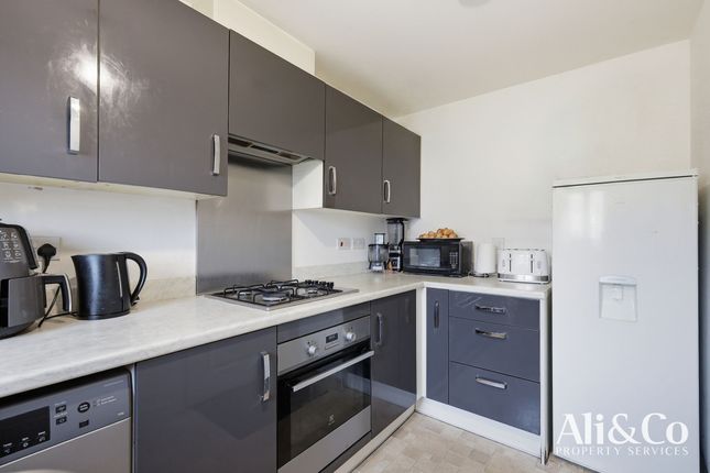 39 Foxton Road, Grays photo 3