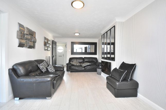 48, Lancaster Way, Northampton photo 4