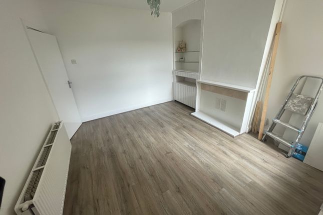 25, Newcombe Road, Luton photo 5