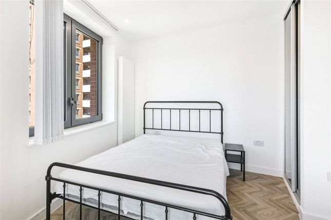 Apartment 1107,, Skyline Apartments,, London photo 3