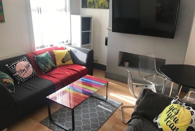 Living Room.Jpg