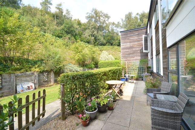 11 Wallis Court,, Wispers Lane, Surrey photo 3
