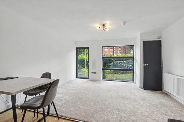 Flat 3 Binding House, Carrington photo 2