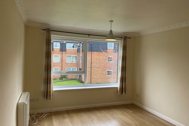 Flat for sale in Rectory Close, Bracknell