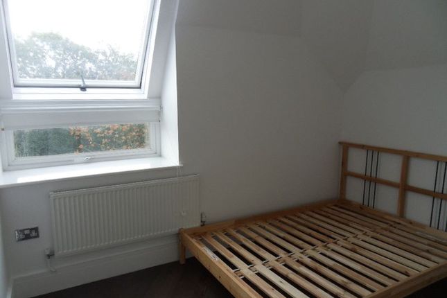 Flat E,Woodpark Court, Woodgrange Avenue, Harrow photo 5