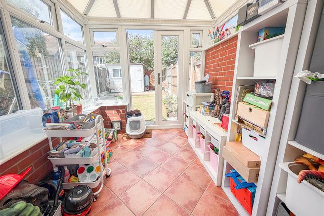 47, Weymouth Close, Clacton-On-Sea photo 4