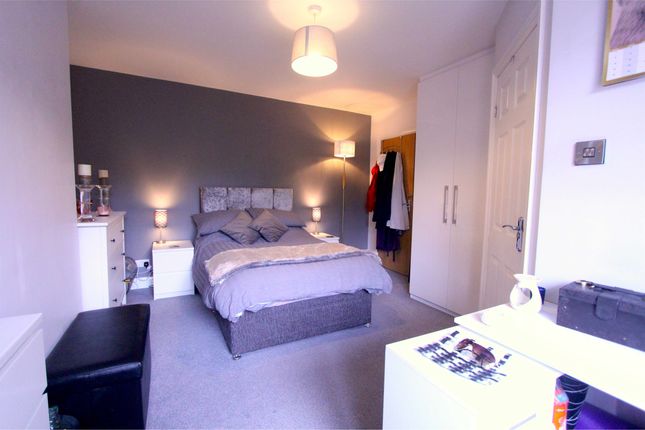 Thumbnail Flat to rent in Stonegate Road, Meanwood, Leeds