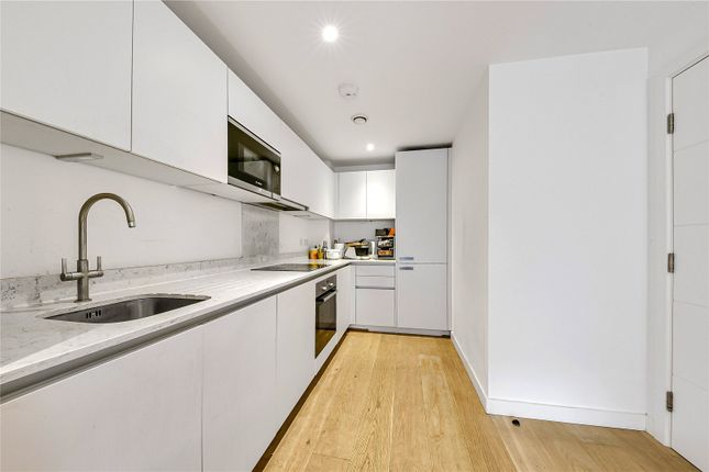 Flat for sale in Cynthia Street, London