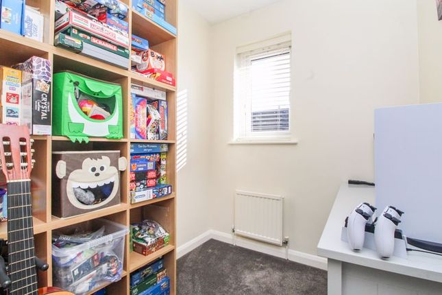 End terrace house for sale in Whitley Road, Bedford