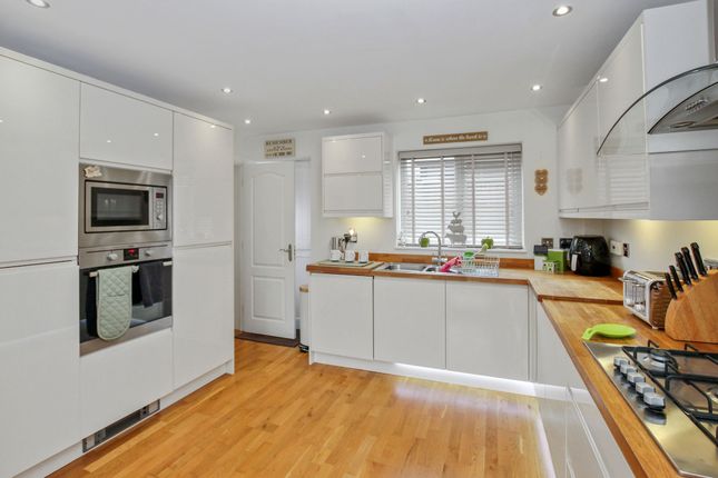 6 Saunderton Close, St. Helens photo 3