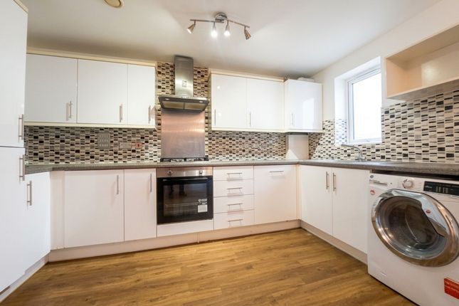 2 Lockwood Court Todd Close, Borehamwood photo 3