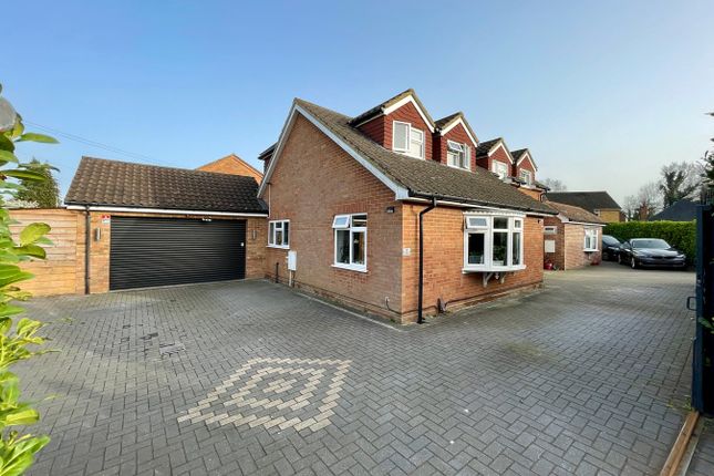 1, Woodcot Gardens, FARNBOROUGH photo 2