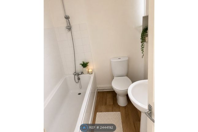Flat, Marine Road Pensarn, Abergele photo 4