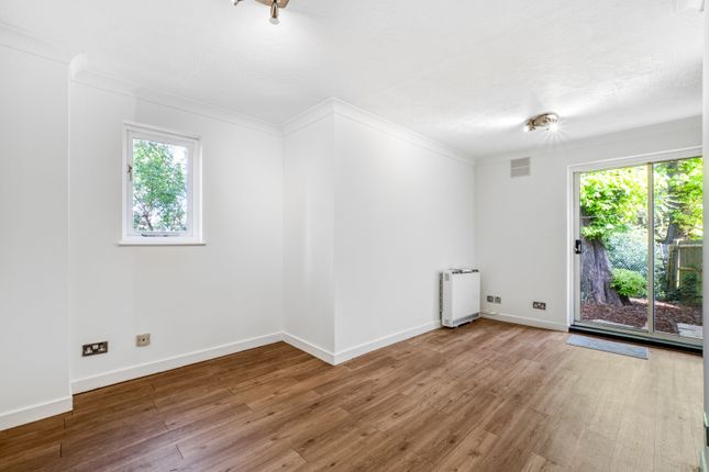 23, Oakdene Mews, Sutton photo 2