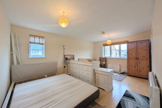 171 Prestatyn Close, Stevenage photo 3