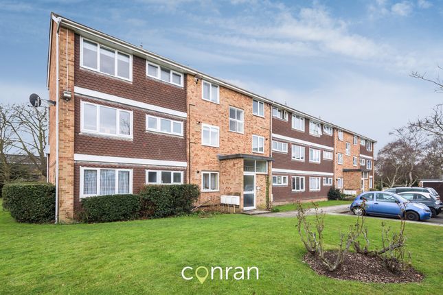 Flat to rent in Woodington Close, North Park, Eltham