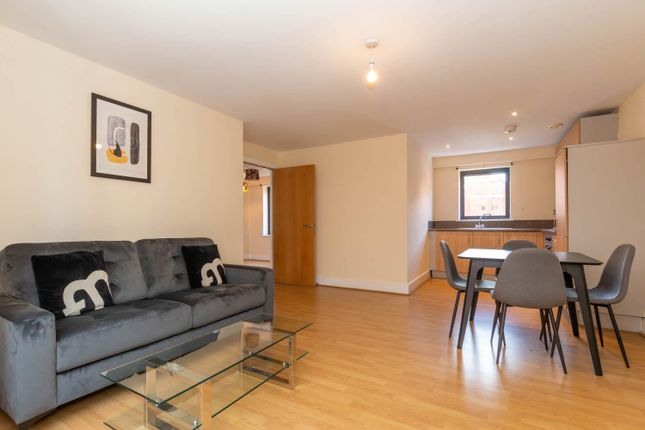 Flat for sale in Kings Court Plaza, Townsend Way