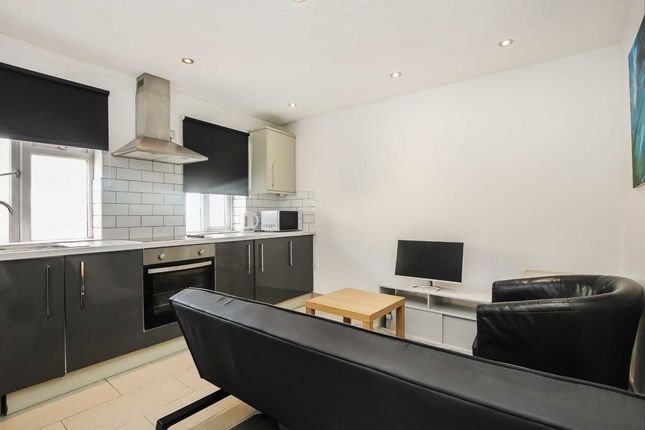 Thumbnail Flat to rent in Leigham Vale, London