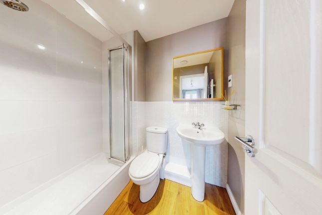 11F, Knights Walk, Caerphilly photo 4