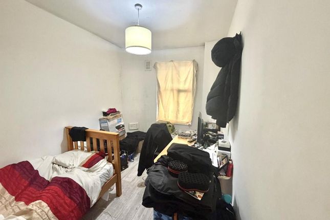 56, Bushway, Dagenham photo 4
