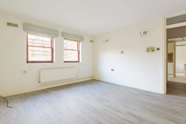 Flat for sale in St. Johns Wood Road, London