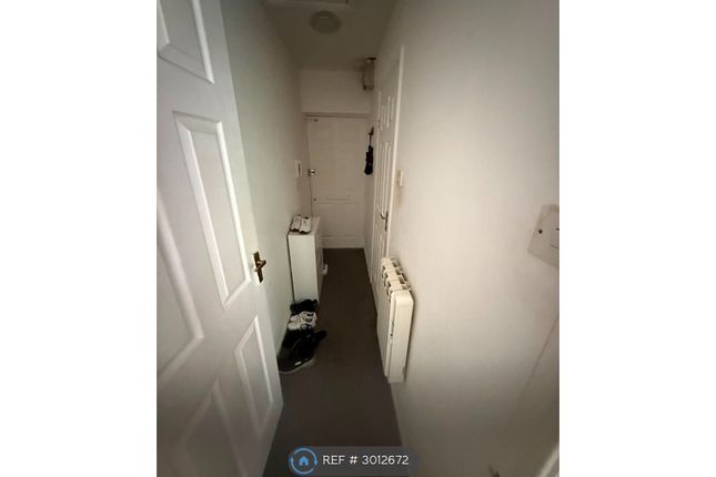 Flat, Goosander Court Raven Close, London photo 4