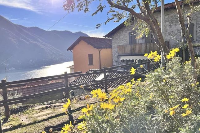 Detached house for sale in Via Linera, 4, 22010 Moltrasio Co, Italy