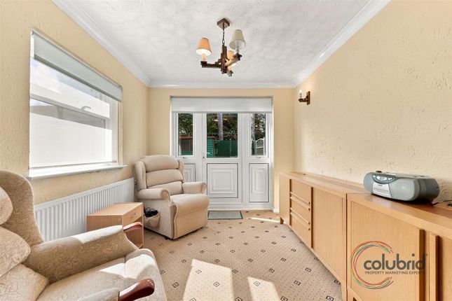 24, Halt Drive, Linford photo 4