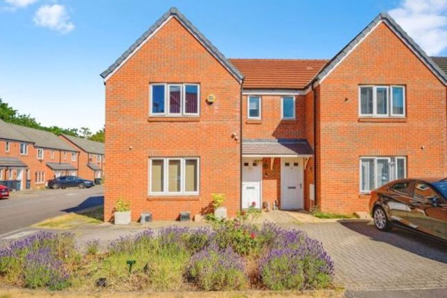 56, Guardian Way, Luton photo 2