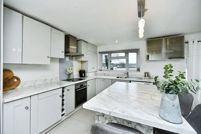 168, Bannings Vale, Brighton photo 4