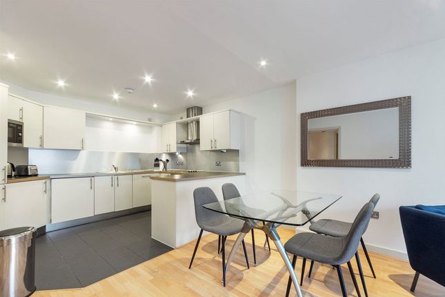 Flat 3, Horse Shoe Court, 11, Brewhouse Yard, London photo 2
