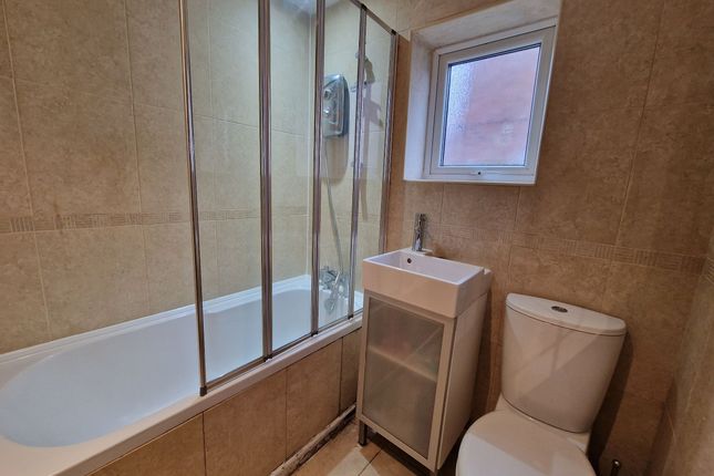 8 Linton Crescent, Leeds photo 5