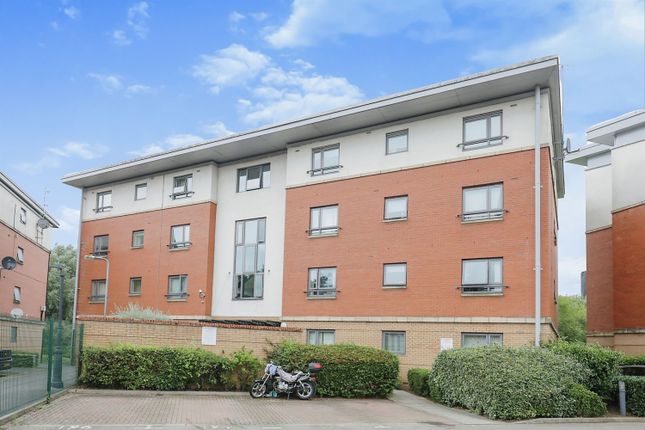 Flat for sale in West Cotton Close, Northampton