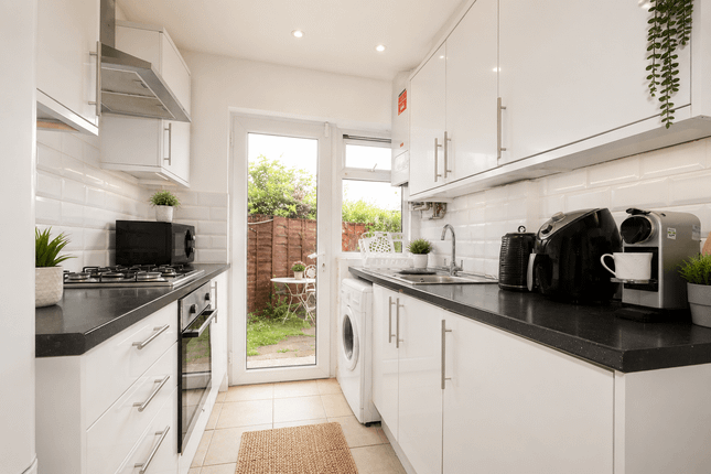 84 Cecil Avenue, Wembley photo 3