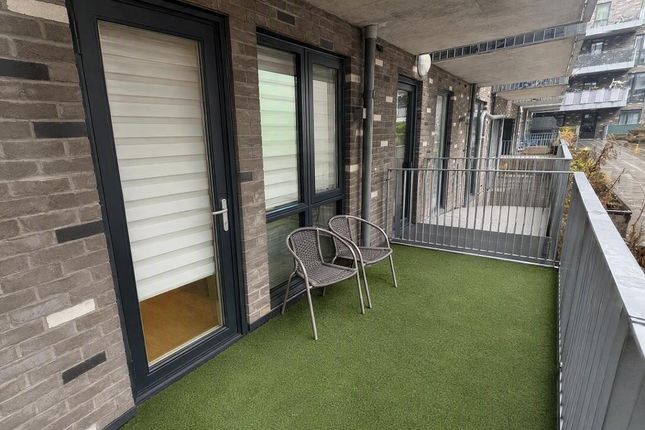 93, crossways, slough photo 5