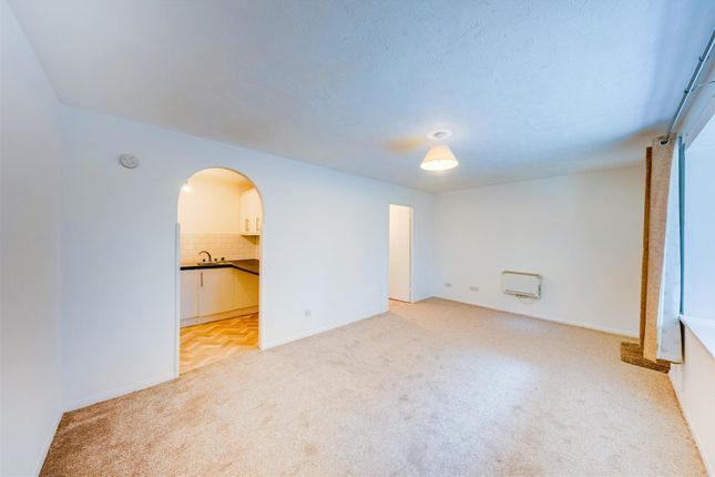 325, Knights Manor Way, Dartford photo 4