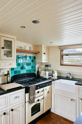 Houseboat for sale in Imperial Wharf, Fulham