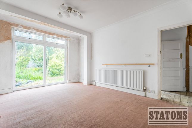 10, Laurel Way, London photo 4