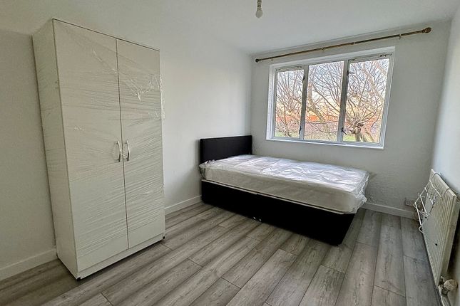 25 Welton House, Stepney Way, London photo 3
