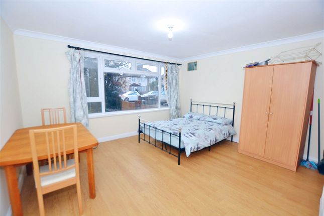 Studio for sale in Wellington Road South, Hounslow