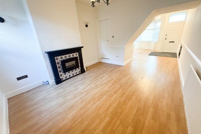 153, Watlands View, Newcastle-under-Lyme photo 4
